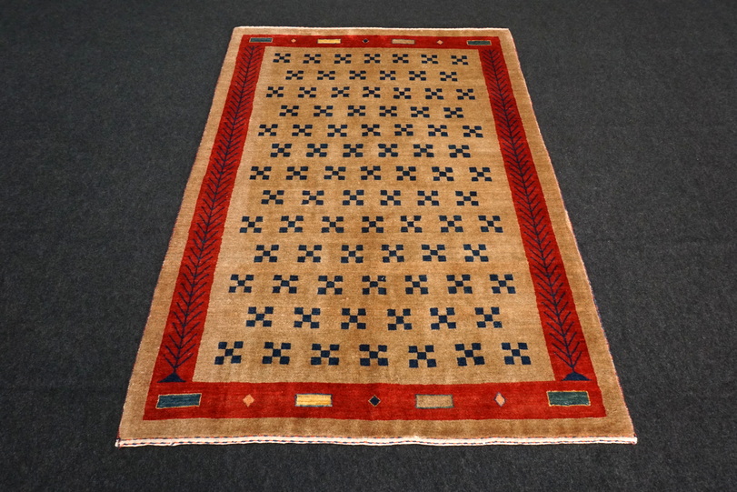 https://www.resai.de/ carpethaus/2130-carpet/orient carpet-perser carpet-design-1.JPG