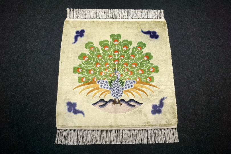https://www.resai.de/ carpethaus/2682- carpet/seiden Carpet-china-vogel-pfau-muster-9.JPG