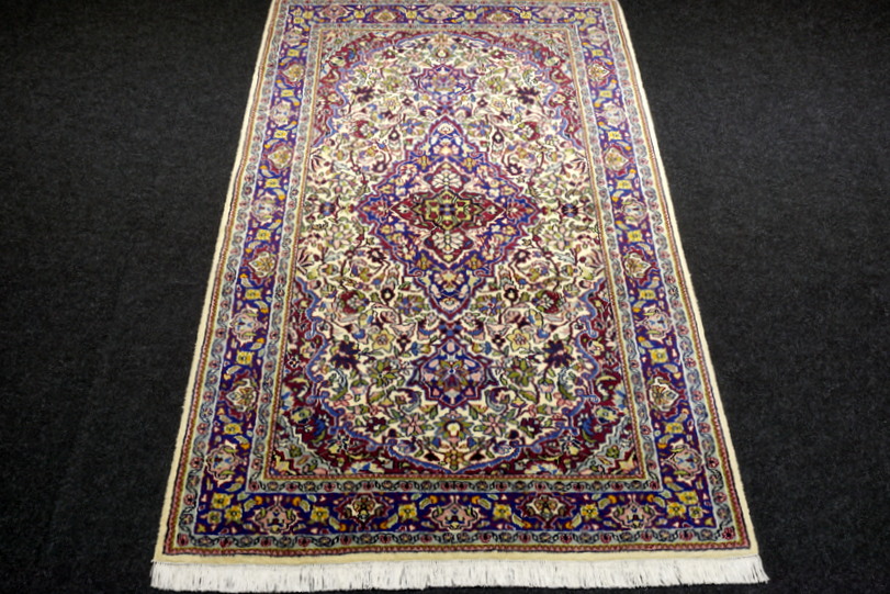 https://www.resai.de/ carpethaus/3032- carpet/orient carpet-kaschmir-seide-1.JPG