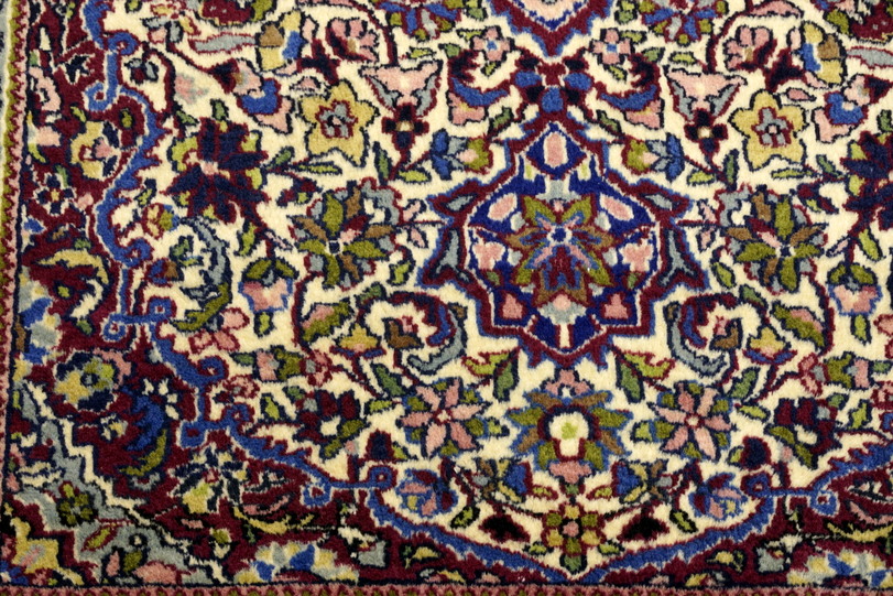 https://www.resai.de/ carpethaus/3032- carpet/orient carpet-kaschmir-seide-4.JPG