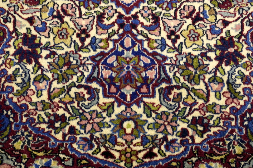 https://www.resai.de/ carpethaus/3032- carpet/orient carpet-kaschmir-seide-5.JPG