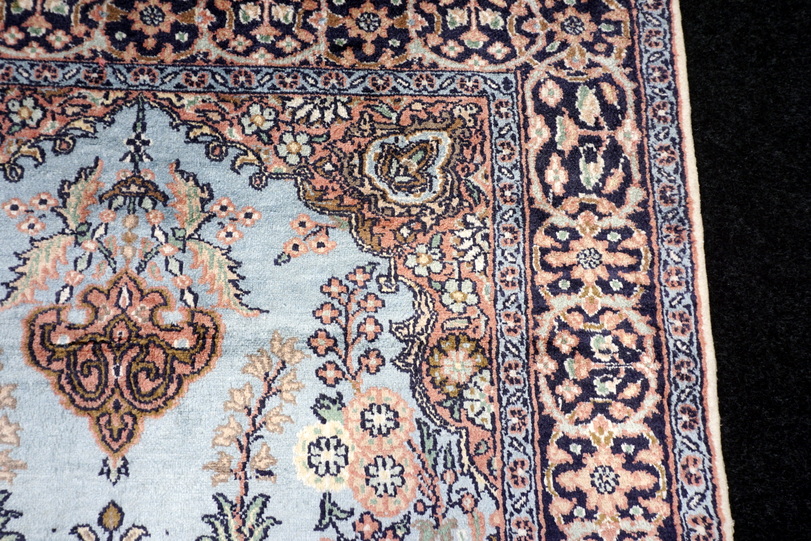 https://www.resai.de/ carpethaus/3070- carpet/seiden Carpet-kaschmir-handgeknuepft-10.JPG