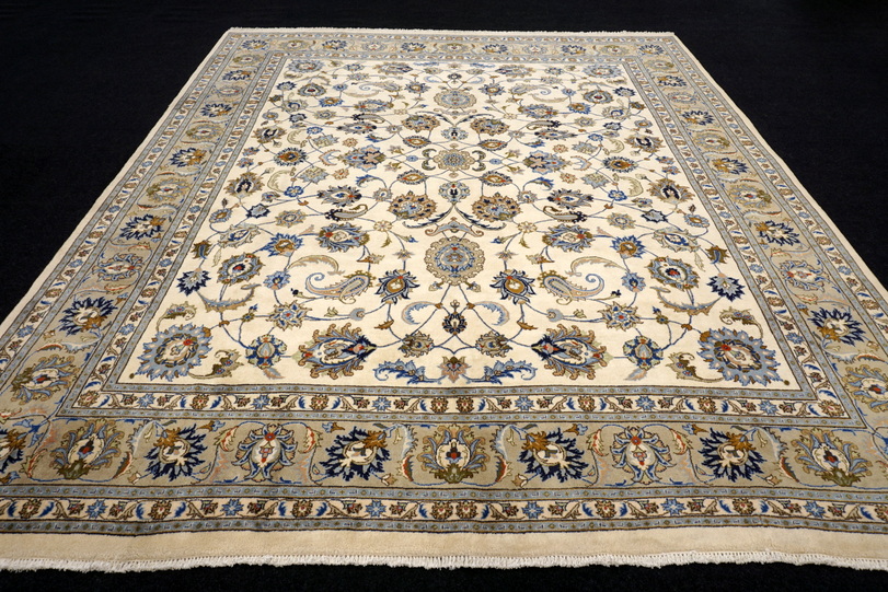 https://www.resai.de/ carpethaus/3110- carpet/orient carpet-beige-handgeknuepft-1.JPG