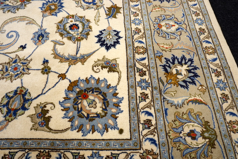 https://www.resai.de/ carpethaus/3110- carpet/orient carpet-beige-handgeknuepft-11.JPG