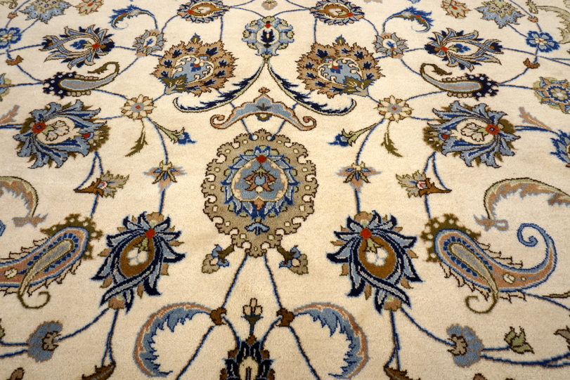 https://www.resai.de/ carpethaus/3110- carpet/orient carpet-beige-handgeknuepft-12.JPG