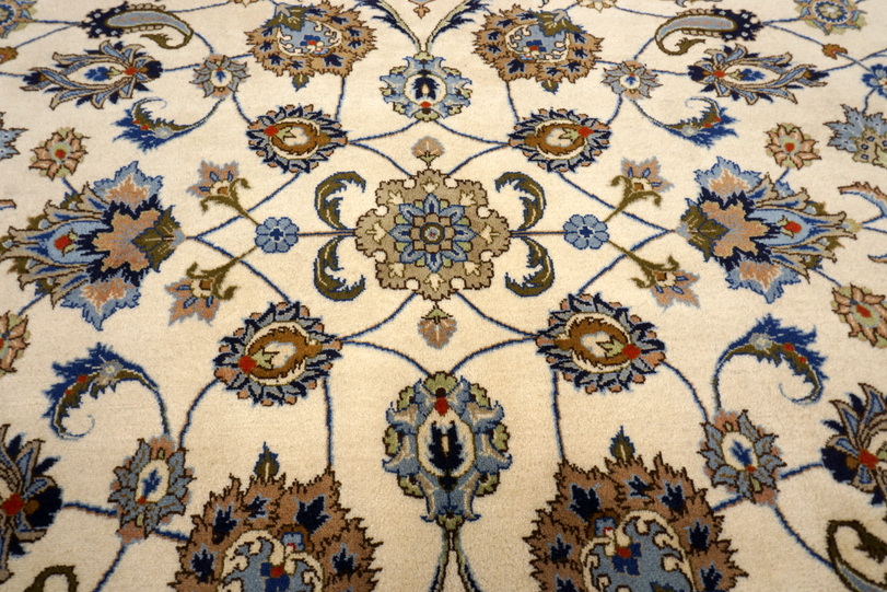 https://www.resai.de/ carpethaus/3110- carpet/orient carpet-beige-handgeknuepft-13.JPG