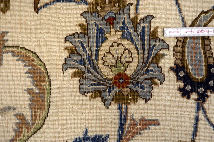 https://www.resai.de/ carpethaus/3110- carpet/orient carpet-beige-handgeknuepft-19.JPG