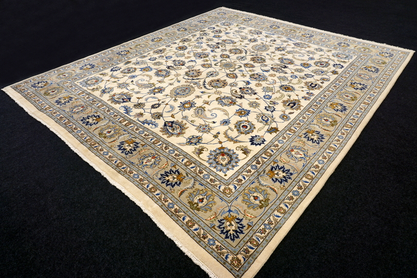https://www.resai.de/ carpethaus/3110- carpet/orient carpet-beige-handgeknuepft-3.JPG