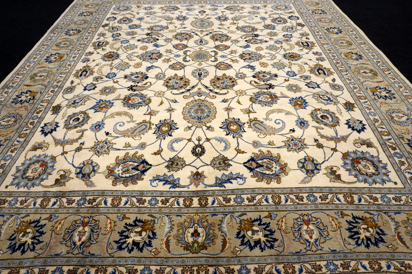 https://www.resai.de/ carpethaus/3110- carpet/orient carpet-beige-handgeknuepft-4.JPG