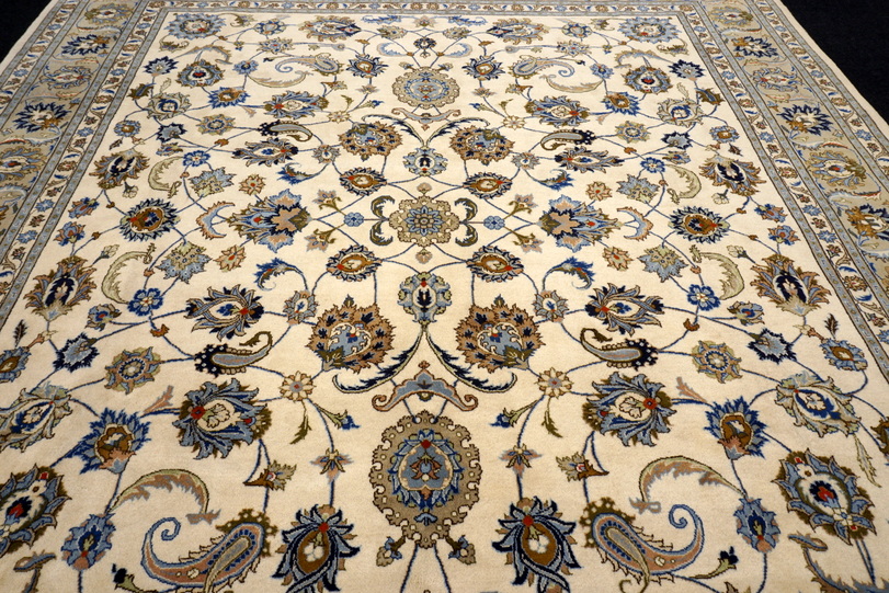 https://www.resai.de/ carpethaus/3110- carpet/orient carpet-beige-handgeknuepft-5.JPG