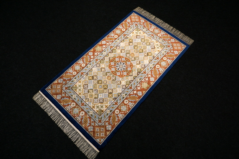 https://www.resai.de/ carpethaus/3380- carpet/seiden Carpet-china-seide-14.JPG