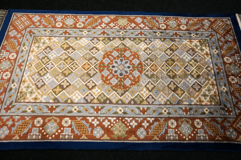https://www.resai.de/ carpethaus/3380- carpet/seiden Carpet-china-seide-3.JPG