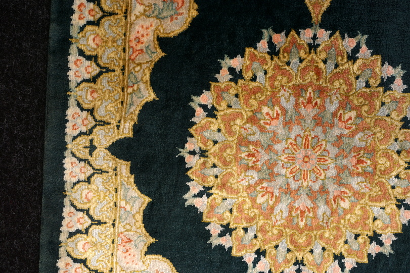 https://www.resai.de/carpethaus/3432-carpet/seiden Carpet-perser carpet-darkergruen-10.JPG