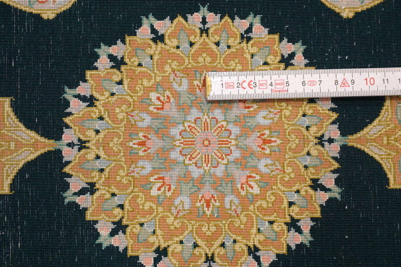 https://www.resai.de/ carpethaus/3432-carpet/seiden Carpet-perser carpet-darkergruen-14.JPG