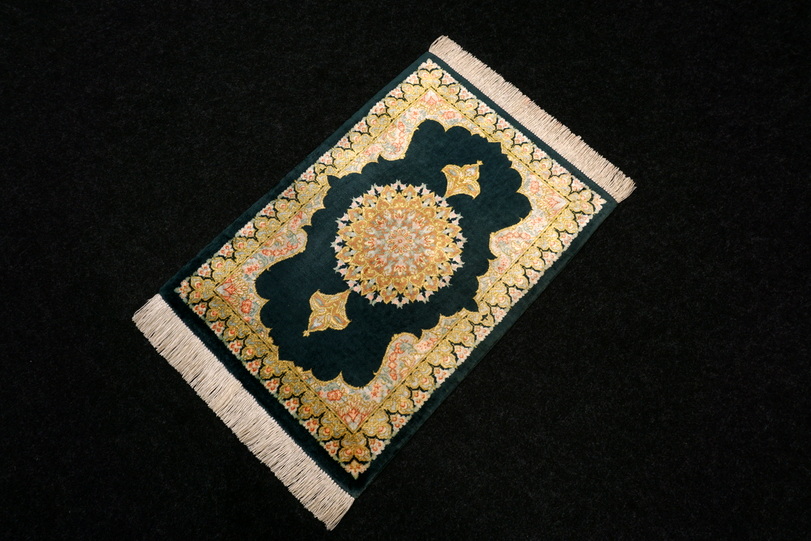 https://www.resai.de/ carpethaus/3432-carpet/seiden Carpet-perser carpet-darkergruen-2.JPG