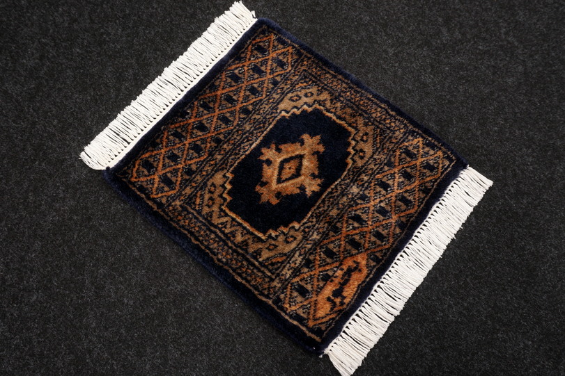 https://www.resai.de/ carpethaus/3468-carpet/orient carpet-buchara-schwarz-handgeknuepft-2.JPG