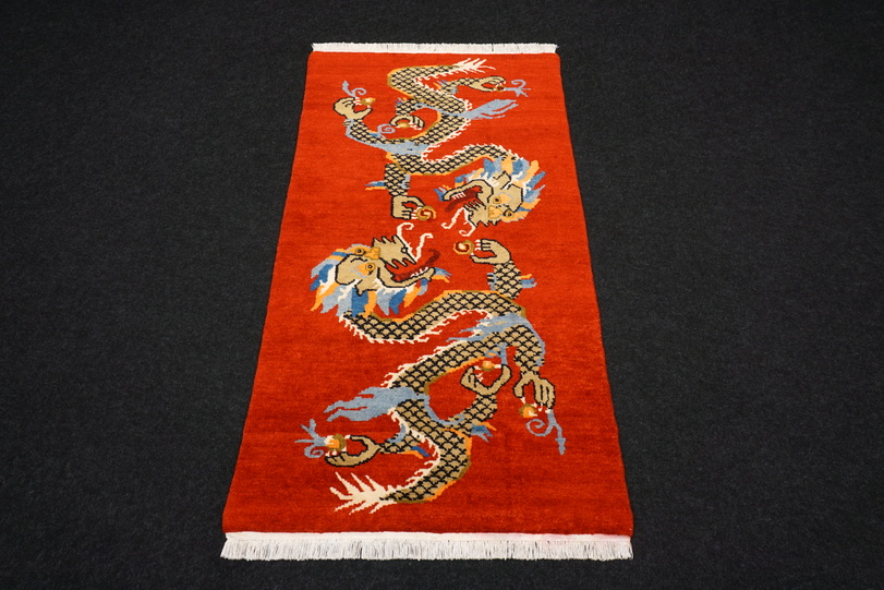 https://www.resai.de/ carpethaus/3486- carpet/orient carpet-nepal-tibet-drachen-motive-1.JPG