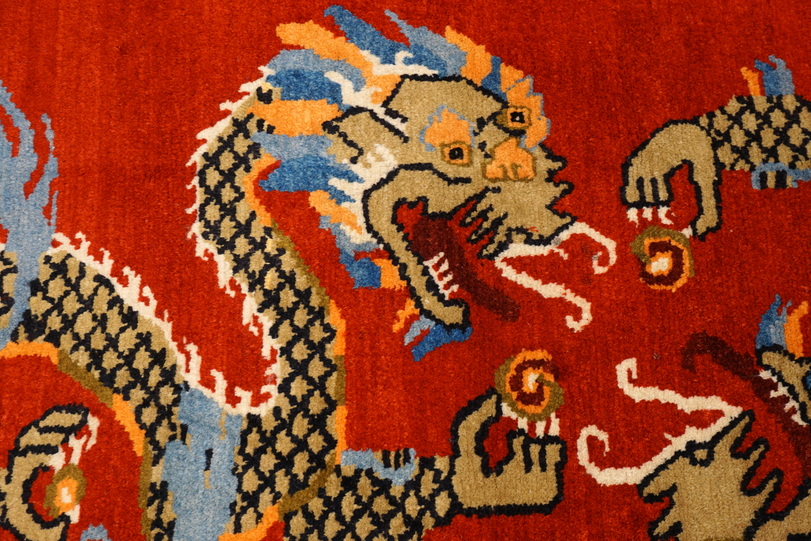 https://www.resai.de/ carpethaus/3486- carpet/orient carpet-nepal-tibet-drachen-motive-8.JPG