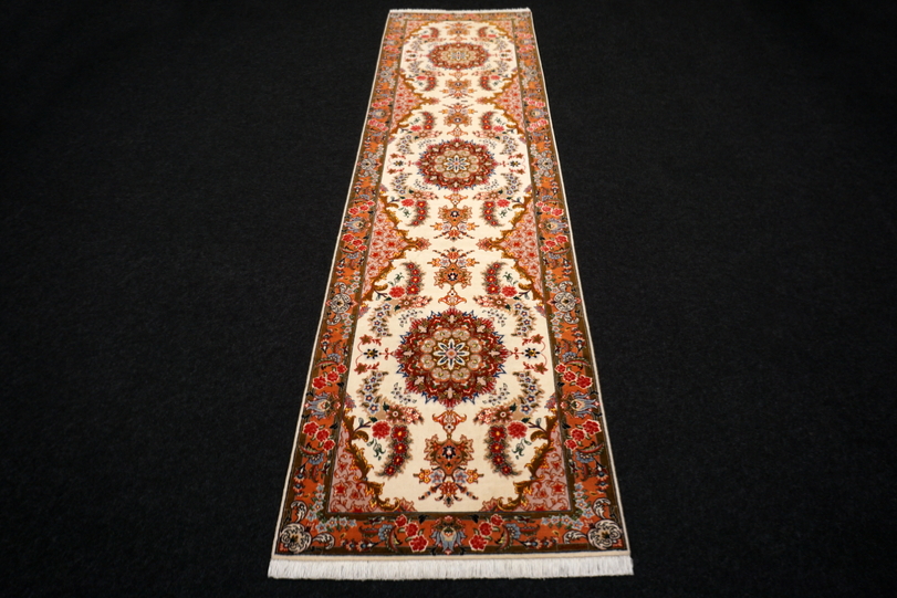 https://www.resai.de/ carpethaus/3527- carpet/perser carpet-taebriz-mit-seide-laeufer-1.JPG