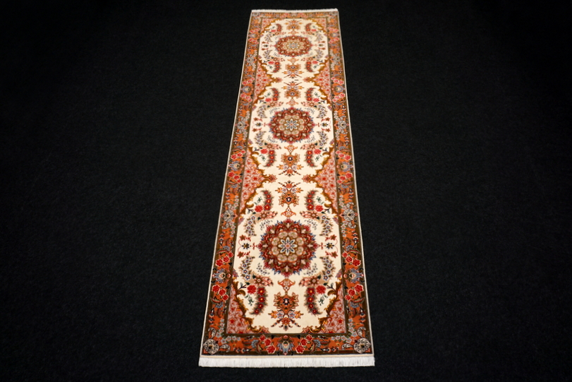 https://www.resai.de/ carpethaus/3527- carpet/perser carpet-taebriz-mit-seide-laeufer-18.JPG