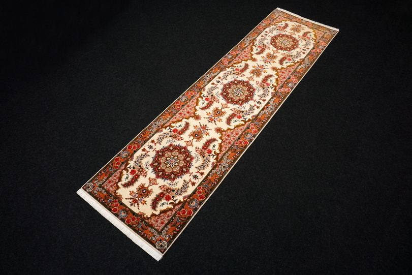 https://www.resai.de/ carpethaus/3527- carpet/perser carpet-taebriz-mit-seide-laeufer-19.JPG