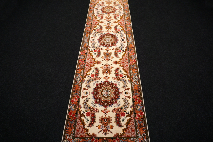 https://www.resai.de/ carpethaus/3527- carpet/perser carpet-taebriz-mit-seide-laeufer-4.JPG