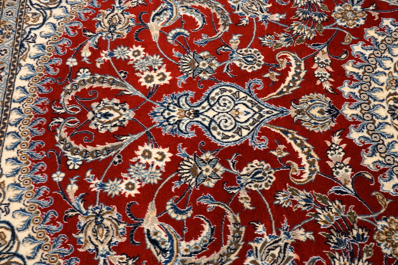 https://www.resai.de/carpethaus/3530-carpet/orient carpet-nain-mit-seide-rot-beige-14.JPG