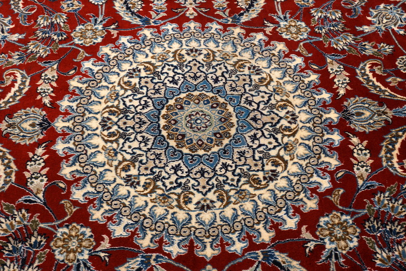 https://www.resai.de/carpethaus/3530-carpet/orient carpet-nain-mit-seide-rot-beige-15.JPG