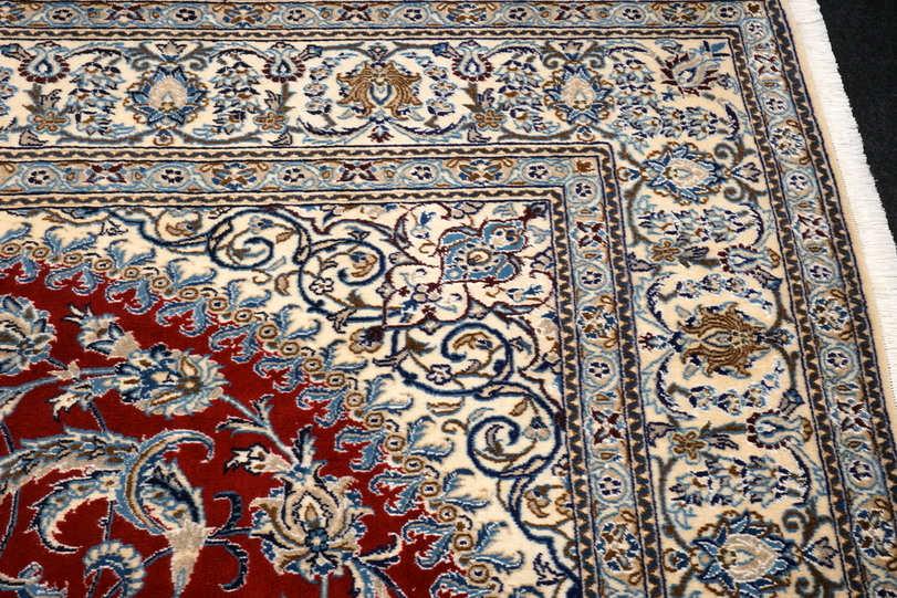 https://www.resai.de/carpethaus/3530-carpet/orient carpet-nain-mit-seide-rot-beige-16.JPG