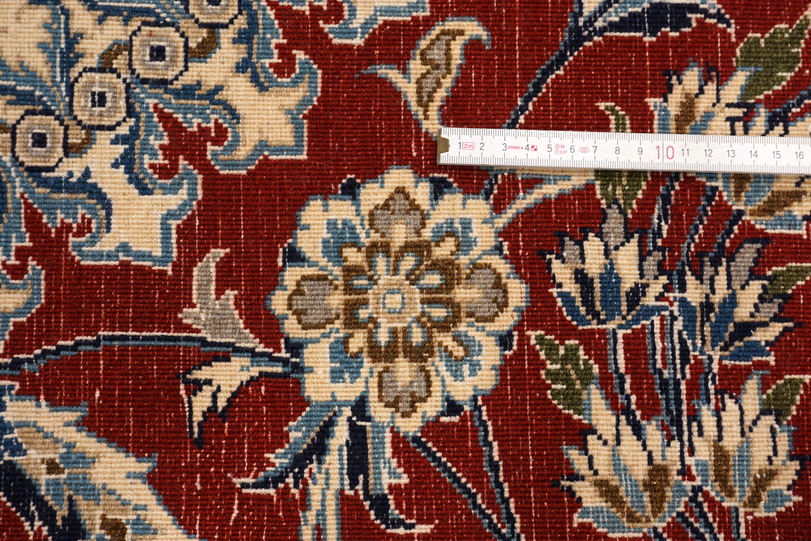 https://www.resai.de/carpethaus/3530-carpet/orient carpet-nain-mit-seide-rot-beige-23.JPG