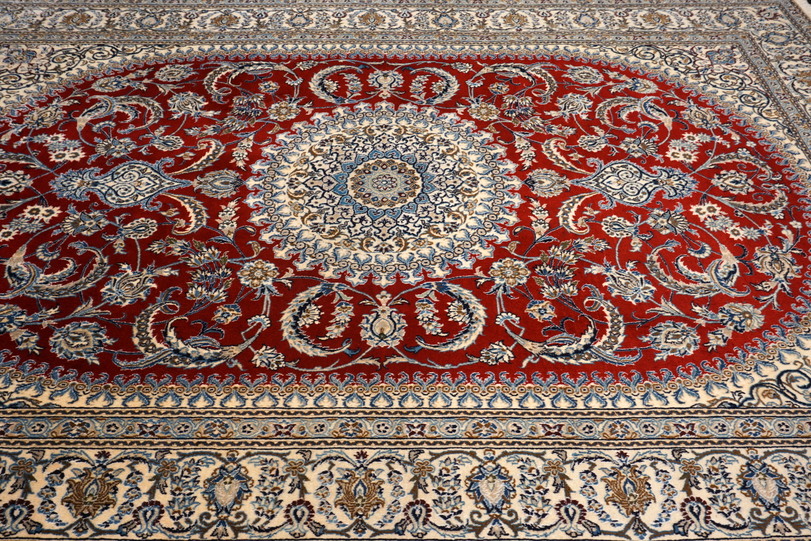 https://www.resai.de/carpethaus/3530-carpet/orient carpet-nain-mit-seide-rot-beige-4.JPG