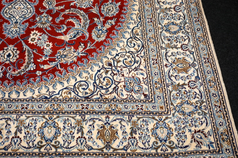 https://www.resai.de/carpethaus/3530-carpet/orient carpet-nain-mit-seide-rot-beige-9.JPG