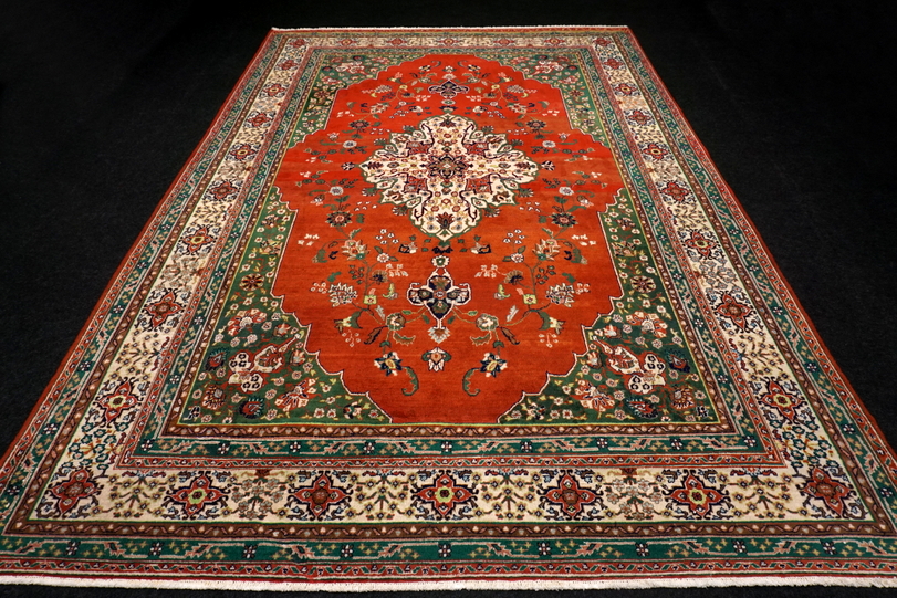 https://www.resai.de/ carpethaus/3556- carpet/tuerkischer-orient carpet-hereke-1.JPG