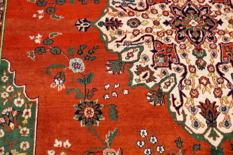 https://www.resai.de/ carpethaus/3556- carpet/tuerkischer-orient carpet-hereke-19.JPG