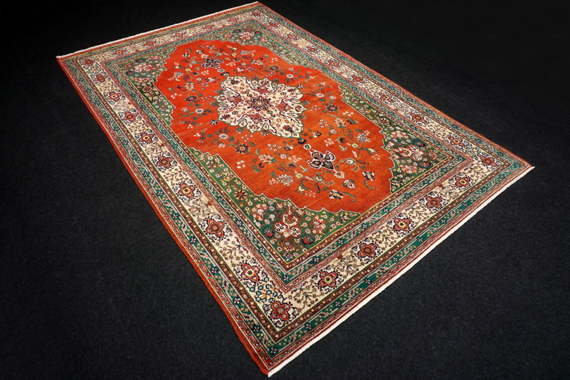 https://www.resai.de/ carpethaus/3556- carpet/tuerkischer-orient carpet-hereke-23.JPG