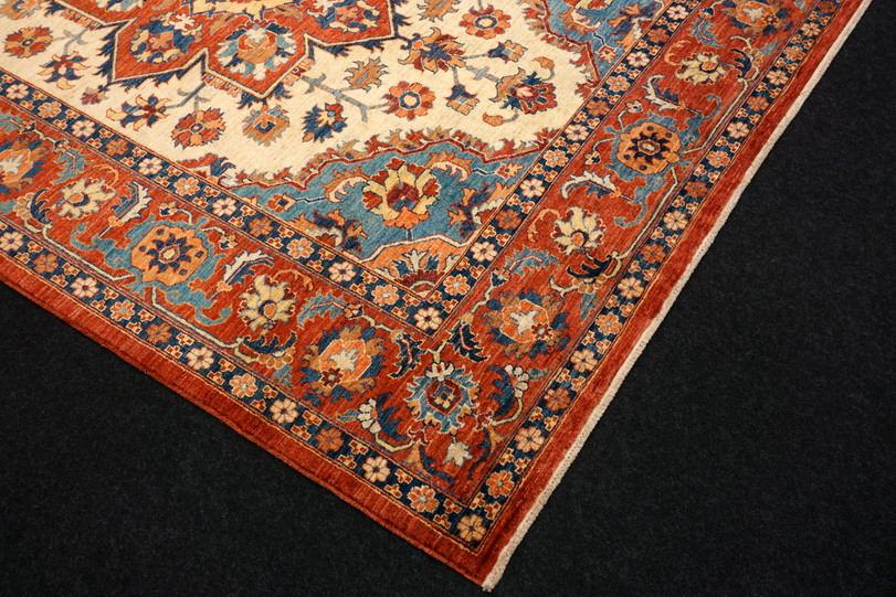 https://www.resai.de/ carpethaus/3574- carpet/orient carpet-heriz-serapi-beige-11.JPG