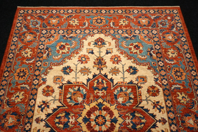 https://www.resai.de/ carpethaus/3574- carpet/orient carpet-heriz-serapi-beige-7.JPG