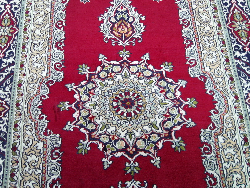 https://www.resai.de/ carpethaus/carpet-657/seiden carpet-kaschmir-rot-5.JPG