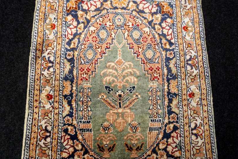 https://www.resai.de/ carpethaus/carpet-968/seiden carpet-hereke-4.JPG