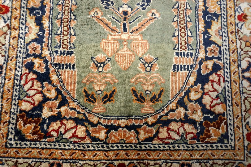 https://www.resai.de/ carpethaus/carpet-968/seiden carpet-hereke-6.JPG
