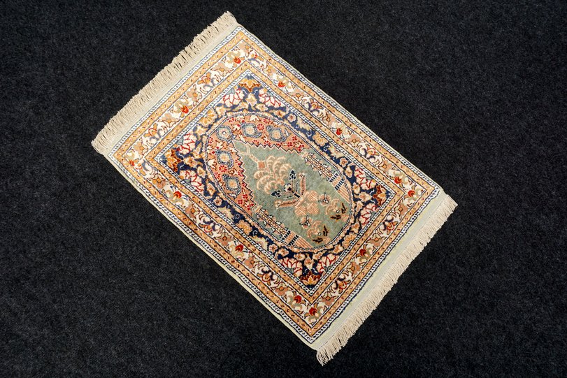 https://www.resai.de/ carpethaus/carpet-968/seiden carpet-hereke-8.JPG